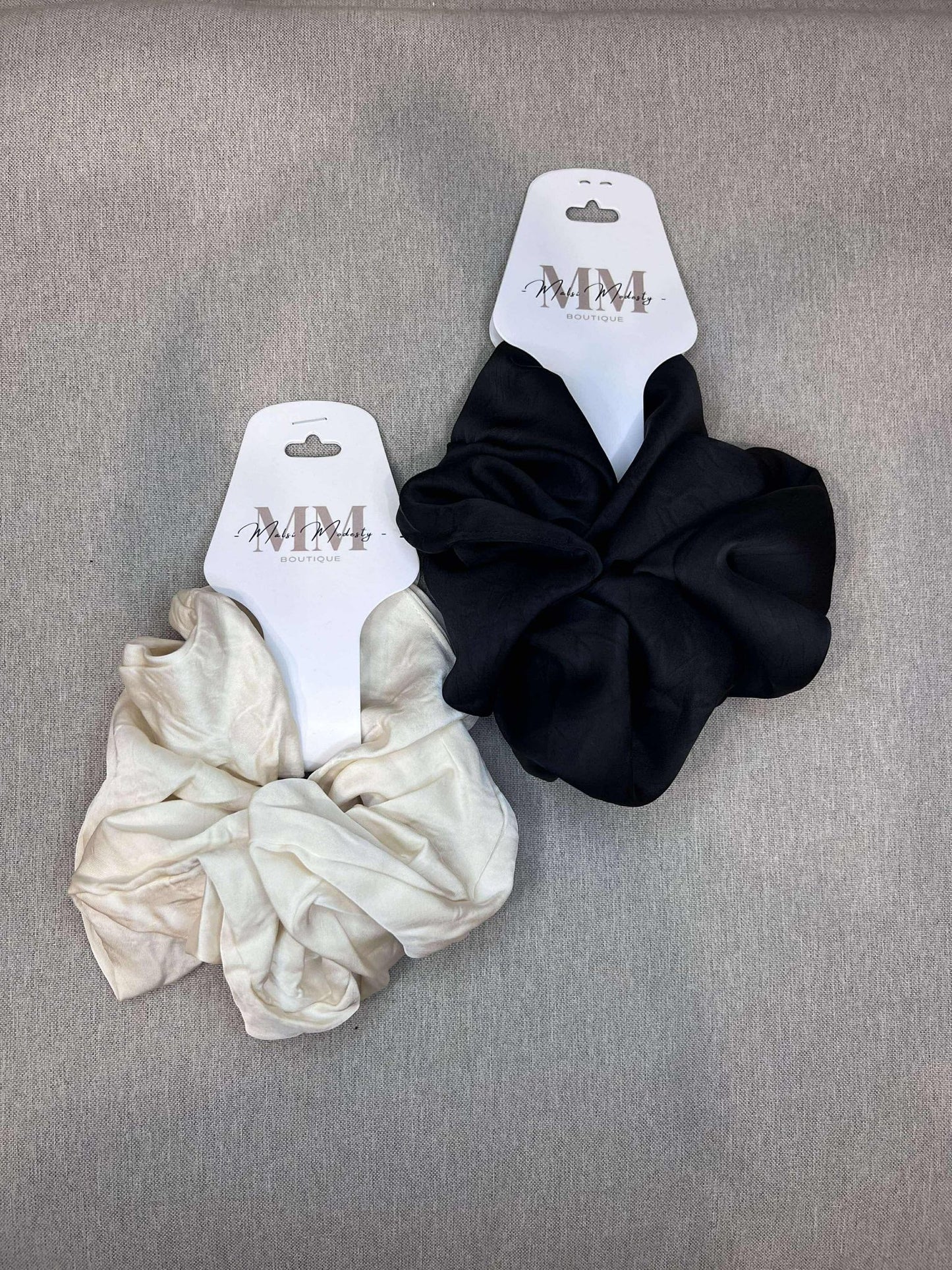 Duo BLACK & CREAM Silk Scrunchies